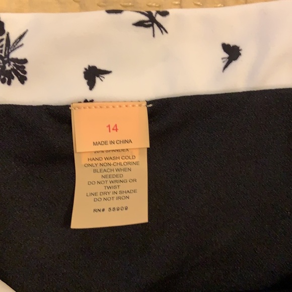 22. Black and White Bikini Bottom - Picture 8 of 9